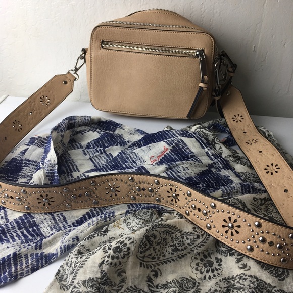 Free People Handbags - 🥳🎈Free People purse with 3 totes